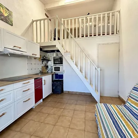 Sainte-maxime: Mezzanine 4 Couchages A 50m De La - Fr-1-226-547 * Sainte-Maxime